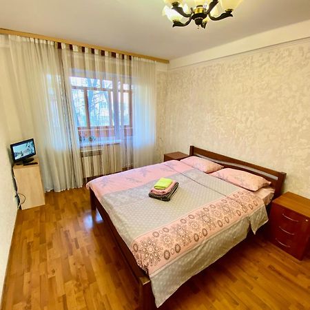 Квартира На Воскресенці, Поруч Метро Лівобережна, Інститут Серця, Мвц Kiew Exterior foto